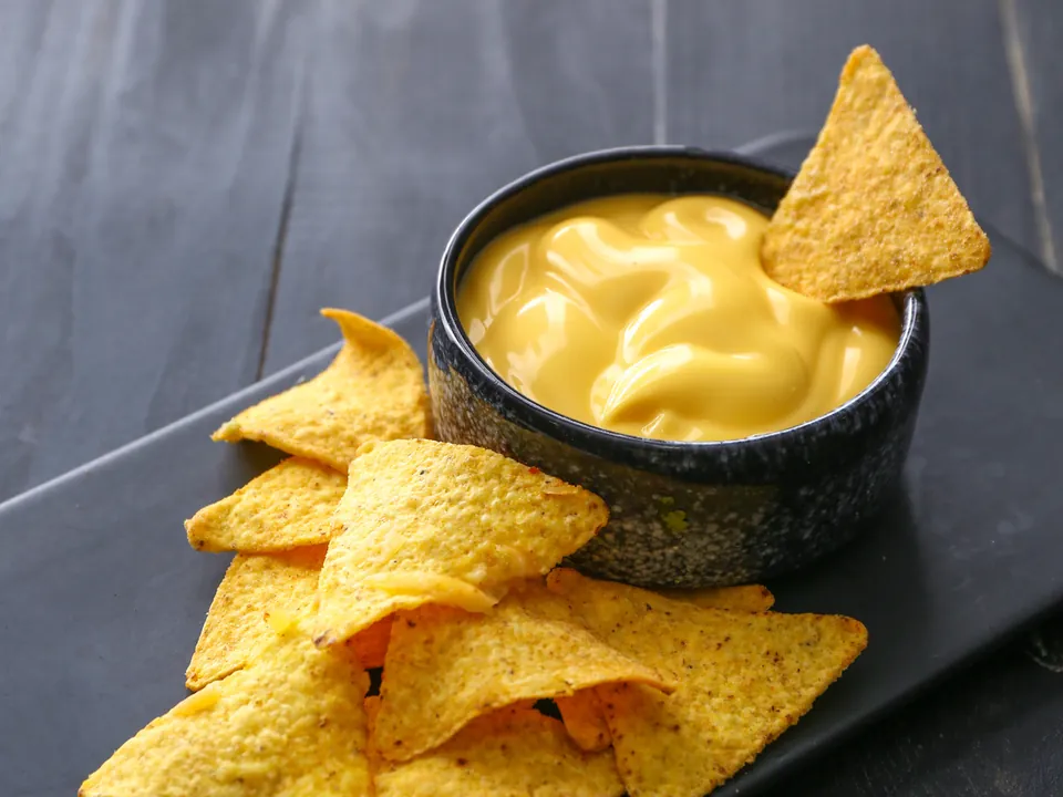 Cheesy nachos